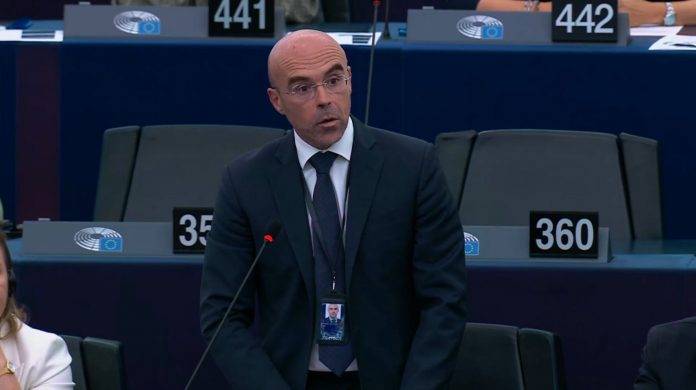 FOTOGRAFÍA. ESTRASBURGO (FRANCIA), 19 DE SEPTIEMBRE DE 2024. Iniciativas de VOX en apoyo a Edmundo González Urrutia.- Declaraciones del jefe de la Delegación de VOX en Bruselas (Bélgica), miembro del Grupo Parlamentario Patriotas por Europa del Parlamento Europeo, Abogado del Estado y coordinador de los Servicios Jurídicos de VOX, Jorge Buxadé Villalba, en las que exija que el mentiroso y campeón de los bulos y desinformación Estaban González Pons "pida perdón" por sus mentiras en los medios de comunicación sobre Venezuela tras el éxito rotundo de una iniciativa parlamentaria de VOX (Patriotas por Europa) contra la "tiranía" nacochavista del dictador Nicolás Maduro y en favor de la coalición opositora Mesa de Unidad Democrática (MUD)/Plataforma Unitaria Democrática (PUD)/Mesa de Unidad/Unidad y su candidato a las elecciones presidenciales del pasado 28 de julio de 2024, el presidente electo de Venezuela Edmundo González Urrutia. Lasvocesdelpueblo (Ñ Pueblo)