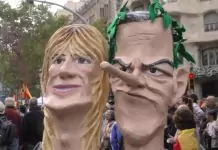 Tiempo estable en la mayor parte de la Península este lunes FOTOGRAFÍA. PASEO DE GRACIA Y PLAZA CATALUÑA DE BARCELONA (CATALUÑA) REINO DE ESPAÑA, 12 DE OCTUBRE DE 2024. Precipitaciones fuertes y persistentes en Andalucía el domingo. En la imagen, dos muñecos: uno de la mujer del presidente de Gobierno de España y secretario general del Partido Socialista (PSOE), pedro Sánchez Pérez-Castejón; María Begoña Gómez Fernández (Begoña Gómez) (izd.); y otro para el marido de ella (dcha). Cataluña y los pueblos hispanos del resto de mundo, en su mayoría, los de hispanoamérica, han exhibido esta mañana y la tarde su orgullo hispano por las calles del centro de Barcelona, con el motivo del Día de la Hispanidad 2024 y Fiesta Nacional de España (12 Octubre), advirtiendo de la amenaza socialista en Hispanoamérica, a través de sus organizaciones criminales: el Foro de Sao Paulo y el Grupo de Pueblo. Se ha registrado una fuerte movilización de la militancia y simpatizantes del partido político VOX liderados por Ignacio Garriga Vaz de Conceiçao, secretario general y vicepresidente nacional de VOX además de presidente del grupo parlamentario en el Parlament de Cataluña; pero también, se ha podido comprobar la asistencia de simpatizantes y miembros de Ciutadans Partit de la Ciutadanía Ciudadanos (Cs) liderados por Joan García, coordinador de Cs en Cataluña; y del Partido Popular de Cataluña (PPC) liderados por Alejandro Fernández Álvarez, Presidente del Partido popular de Catalunya (PPC) además de presidente del Grupo Parlamentario en la cámara catalana. Lasvocesdelpueblo (Ñ Pueblo)