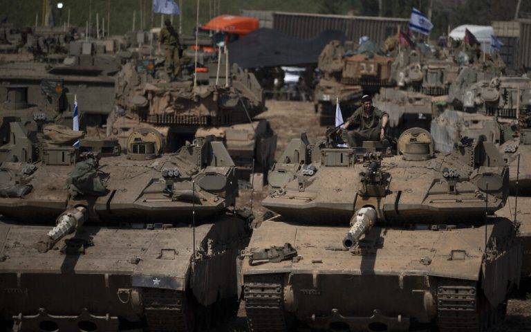 FOTOGRAFÍA. NORTE DE ISRAE, LUNES 30 DE SEPTIEMBRE DE 2024. Tzáhal: "Las FDI comenzaron incursiones terrestres en Líbano contra objetivos e infraestructura terrorista de Hezbolá".El Ejército de defensa de Israel se moviliza en la frontera norte del país judío con el Líbano, listo para la llamada "Operación Flecha del Norte" contra el los nazis y fascistas islamistas antisemitas de Hezbolá (Hezbollah). AJN
