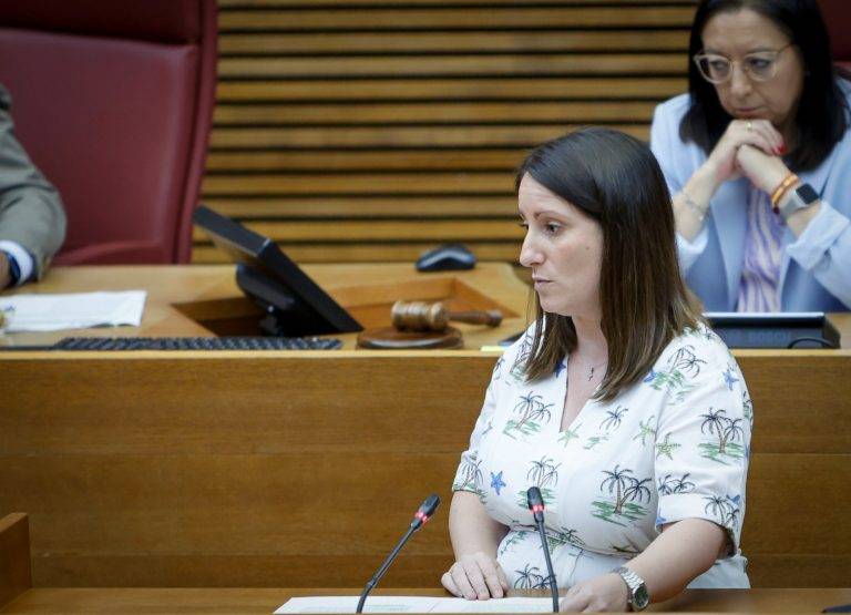 FOTOGRAFÍA. VALENCIA (REINO DE ESPAÑA), 30 DE SEPTIEMBRE DE 2024. La portavoz adjunto del Grupo VOX Cortes Valencianas, Ana Vega Campos, durante una sesión del Corts Valencianes. Lasvocesdelpueblo (Ñ Pueblo)