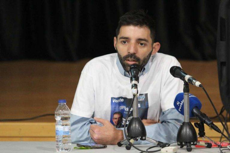 FOTOGRAFÍA. TERRASSA (BARCELONA) REINO DE ESPAÑA, 11 DE OCTUBRE DE 2024. Jonnathan Dos Santos: "Me metieron en prisión en Venezuela donde me torturaron y vi como violaban a personas delante de mí". La conferencia Hispanidad 2024 denuncia nazismo en Venezuela y dictadura en Brasil y desmiente la Leyendo Negra. Ficha del acto: Conferencia titulada "Hispanidad: Ayer Hoy y Mañana". Lugar: Centro Cívico Municipal President Marcià, Rambla Francesc Marciá, 189 (Terrassa) Barcelona. Día: Viernes, 11 de octubre de 2024. Hora: 18:30 horas. Participan: Francisco Oya, profesor de Historia en Cataluña; Vanessa Barzán, exiliada brasileña en España y licenciada en Psicología; y Jonnathan Dos Santos, opositor venezolano exiliado en España y exdirigente del partido político "Vente Venezuela" —formación política d ela líder opositora venezolana María Corina Machado Parisca—. Organiza el partido político español VOX y presente la portavoz del grupo municipal de VOX en el Ayuntamiento de Tarrasa, Alicia Tomás Martínez. Entre los asistentes, el presidente del Comité Ejecutivo Provincial de VOX en la provincia de Barcelona y portavoz del grupo Parlamentario en el Parlament autonómic de Catalunya, Joan garriga Doménech. lasvocesdelpueblo (Ñ Pueblo)