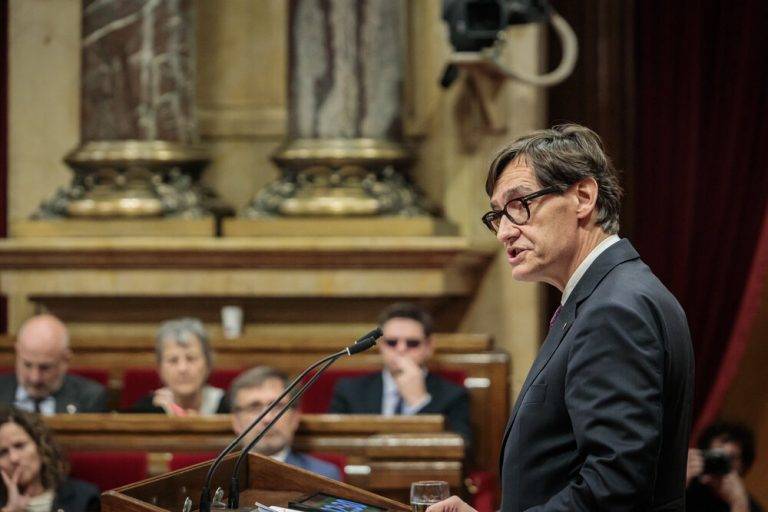 FOTOGRAFÍA. BARCELONA (REINO DE ESPAÑA), 08 DE OCTUBRE DE 2024. Cataluña registró hoy el inicio del primer Debate de Orientación Política General de la legislatura de la era del nuevo presidente de su Govern de la Generalitat y primer secretario del Partit dels Socialistes de Catalunya (PSC) apoyado en la ultraizquierda del separatismo Esquerra Republicana de Catalunya (ERC) y la extrema izquierda Catalunya en Comú Podemo (els Comuns), gobernando en minoría, Salvador Illa Roca. parlament de Catalunya/Lasvocesdelpueblo (Ñ Pueblo)