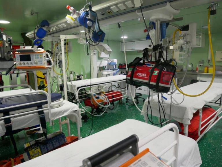 FOTOGRAFÍA. MELILLA (REINO DE ESPAÑA), 06 DE OCTUBRE DE 2024.- El próximo año está marcado en rojo para el portaaeronaves Juan Carlos I (L-61) de la Armada Española. Camino de cumplir dos décadas de historia y a las puertas de una varada para su mejora, el buque insignia de la Armada Española se ha convertido en todo "un éxito comercial" al ser el único diseño de embarcación de este tipo que se ha exportado en el mundo. Efe