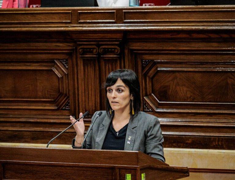 FOTOGRAFÍA. BARCELONA (REINO DE ESPAÑA), 09 DE OCTUBRE DE 2024. Discurso íntegro de Silvia Orriols en el DGP: «La única financiación justa para Catalunya es el Estado catalán». En la imagen, Sílvia Orriols Serra, diputada del Grupo Mixto en el Parlament de Catalunya y al alcaldesa de Ripoll (Gerona) comunidad autónoma de Cataluña, este tarde durante su intervención en el Debat sobre l'Orientació Política General de la Generalitat de Catalunya (DPG) 2024, el priemer de la era Salvador Illa Roca, nuevo president del Govern de la Generalitat de Catalunya y líder del Partit dels Socialistes de Catalunya (PSC). Parlament de Catalunya/Lasvocesdelpueblo (Ñ Pueblo)