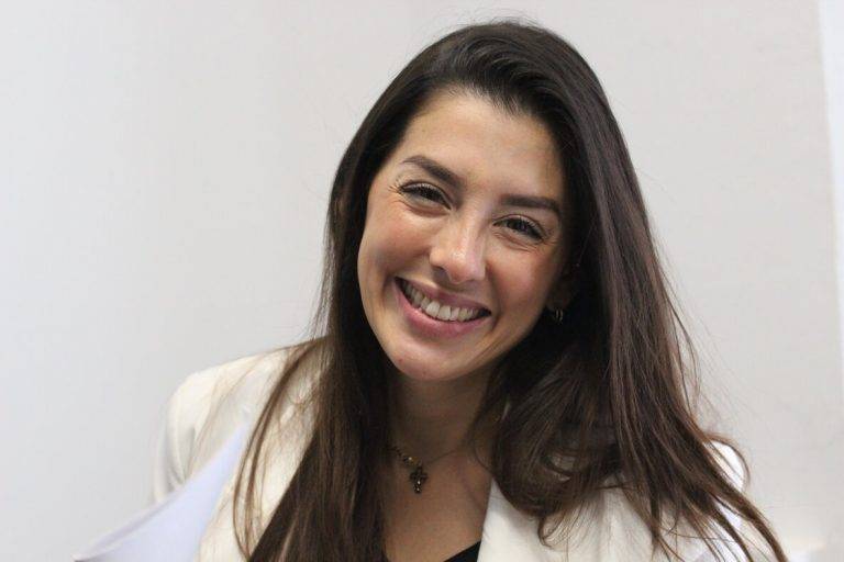 FOTOGRAFÍA. VILADECANS (BARCELONA) REINO DE ESPAÑA, 10 DE OCTUBRE DE 2024. Venezolana: La izquierda trata de cosechar la Leyenda Negra contra España. Entrevista con la concejala del Grupo Municipal de VOX en el Ayuntamiento de Viladecans (Barcelona) y exiliada venezolana en España desde hace 8 años, Josling Efigenia Montilva Peralta, —integrante del Grupo de la formación presidida por Santiago Abascal Conde que se estrenó en esta ciudad catalana de la Comarca del Bajo Llobregat en las pasadas elecciones municipales con un histórico resultado electoral, hasta tres representaciones lideradas por la vecina del municipal Marina Ferrer Sánchez (portavoz), Josling Efigenia Montilva Peralta (regidora) y Alberto Delgado Sánchez (regidor)—. Lasvocesdelpueblo (Ñ Pueblo)