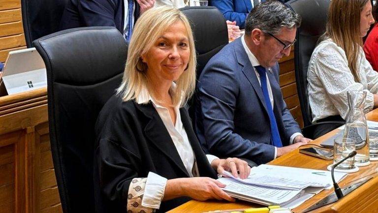 FOTOGRAFÍA. GIJÓN (ASTURIAS) REINO DE ESPAÑA, 21 DE OCTUBRE DE 2024. La vicepresidente del Comité Ejecutivo Provincial (CEP) de VOX en Asturia y portavoz del Grupo Municipal en el Ayuntamiento de Gijón, Sara Concepción Álvarez Rouco, durante un Pleno municipal. Lasvocesdelpueblo (Ñ Pueblo)