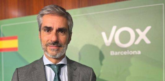FOTOGRAFÍA. BARCELONA (REINO DE ESPAÑA, 23 DE OCTUBRE DE 2024.- Gonzalo de Oro-Pulido Plaza, presidente del Grupo Municipal de VOX en el Ayuntamiento de Barcelona. Lasvocesdelpueblo (Ñ Pueblo)
