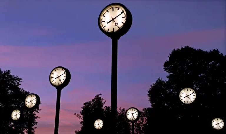 FOTOGRAFÍA. MADRID (REINO DE ESPAÑA), 25 DE OCTUBRE DE 2024. Los españoles deberán retrasar sus relojes una hora durante la madrugada del sábado 26 al domingo 27 de octubre por la entrada en vigor del horario de invierno, costumbre que sigue viva “gracias al mito del ahorro energético” según explica a Efe la codirectora de Time-Use Initiative, Ariadna Güell. Efe