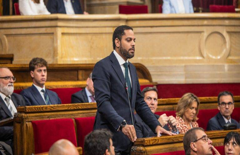 FOTOGRAFÍA. BARCELONA (REINO DE ESPAÑA), 16 DE OCTUBRE DE 2024. l presidente del Grupo Parlamentario de VOX en el Parlament de Catalunya, secretario general y vicepresidente nacional de esta formación política, Ignacio Garriga Vaz de Conceiçao, este miércoles durante la sesión de control al Govern de la Generalitat de Catalunya, que preside el primer secretario del Partit dels Socialistes de Catalunya (PSC), Salvador Illa Roca. Lasvocesdelpueblo (Ñ Pueblo)