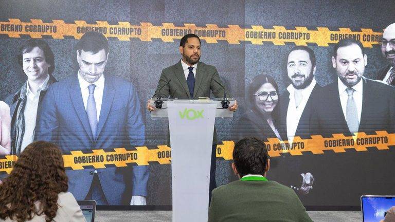 FOTOGRAFÍA. MADRID (REINO DE ESPAÑA), 14 DE OCTUBRE DE 2024. El secretario general y vicepresidente nacional de VOX, Ignacio Garriga Vaz de Conceiçao, ha comparecido hoy en la habitual rueda de prensa de la formación tras el Comité de Acción Política (CAP), y ha lanzado un mensaje al PP, al que ha pedido «coherencia» en forma de ruptura de todos los pactos con la «organización criminal» que lidera Pedro Sánchez, conocido como "El 1". Lasvocesdelpueblo (Ñ Pueblo)