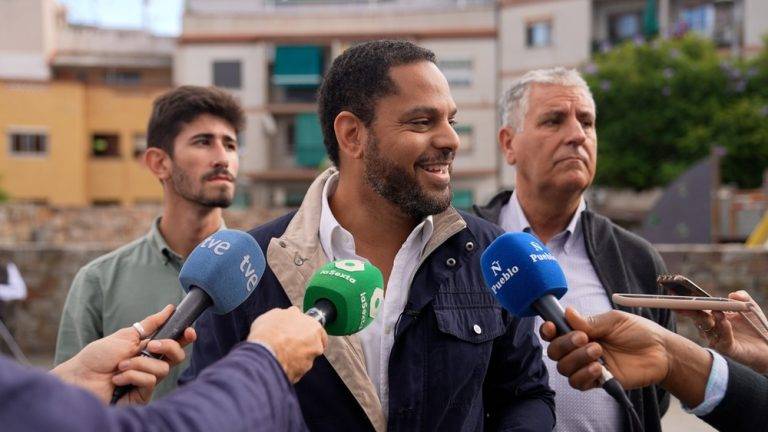 FOTOGRAFÍA. SANTA COLOMA DE GRAMANET (BARCELONA) REINO DE ESPAÑA, 11 DE OCTUBRE DE 2024. El secretario general, vicepresidente nacional y presidente del Grupo Parlamentario de VOX en el Parlament de Catalunya, Ignacio Garriga Vaz de Conceiçao, ha visitado esta mañana Santa Coloma de Gramenet, ciudad d ela comarca del Barcelonés, en la provincia de Barcelona, comunidad autónoma de Cataluña. Desde allí ha asegurado que "vamos a ser la voz de todos aquellos catalanes de todos los españoles que han sido condenados a vivir en barrios cada día más inseguros". Lasvocesdelpueblo (Ñ Pueblo)