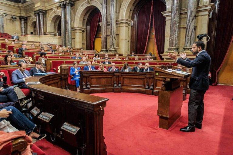 FOTOGRAFÍA. BARCELONA (REINO DE ESPAÑA), 09 DE OCTUBRE DE 2024. El presidente del Grupo Parlamentario de VOX Parlament de Catalunya, secretario general y vicepresidente nacional de VOX, Ignacio Garriga Vaz de Conceiçao, ha participado este mediodía en el Debate sobre la Orientación Política General del Govern de la Generalidad de Cataluña, el primer de la era Salvador Illa Roca, presidente del Govern de la Generalitat de Catalunya, exministro de Sanidad del Gobierno de España y primer secretario general del Partit dels Socialistes de Catalunya (PSC). Parlament de Catalunya/ Lasvocesdelpueblo (Ñ Pueblo)