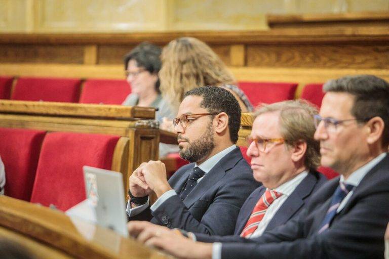 FOTOGRAFÍA. BARCELONA (REINO DE ESPAÑA), 09 DE OCTUBRE DE 2024. Garriga: "No enriquece Cataluña una cultura islámica que llama «putas» a nuestras mujeres por ponerse colonia". El presidente del Grupo Parlamentario de VOX Parlament de Catalunya, secretario general y vicepresidente nacional de VOX, Ignacio Garriga Vaz de Conceiçao, ha participado este mediodía en el Debate sobre la Orientación Política General del Govern de la Generalidad de Cataluña, el primer de la era Salvador Illa Roca, presidente del Govern de la Generalitat de Catalunya, exministro de Sanidad del Gobierno de España y primer secretario general del Partit dels Socialistes de Catalunya (PSC). Parlament de Catalunya/ Lasvocesdelpueblo (Ñ Pueblo)