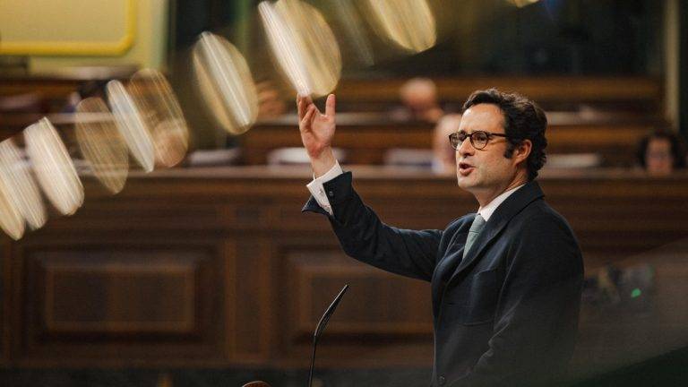 FOTOGRAFÍA. MADRID (REINO DE ESPAÑA), 08 DE OCTUBRE DE 2024. El diputado de VOX por Badajoz al Congreso de los Diputados, Ignacio Hoces Íñiguez, ha acusado al PSOE de traer a la Cámara baja «un nuevo capítulo de su recurrente obsesión: el franquismo» durante el debate de la toma en consideración de la proposición de ley orgánica por la que se modifica la ley orgánica 1/2002, de 22 de marzo, reguladora del derecho de asociación. Lasvocesdelpueblo (Ñ Pueblo)