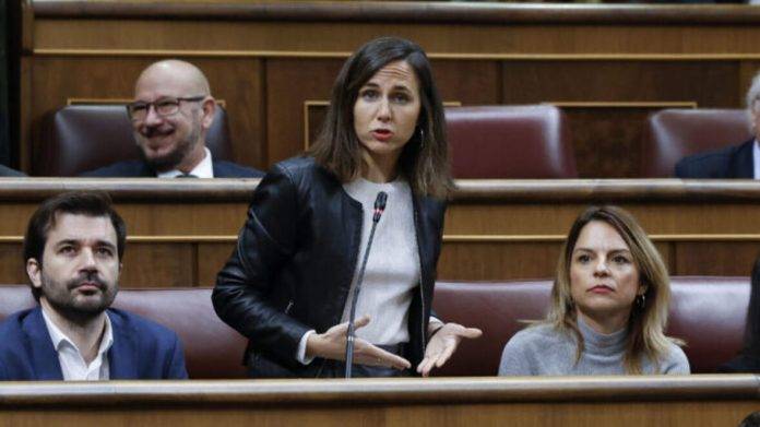 Podemos se solidariza con las víctimas de la violencia machista de Errejón FOTOGRAFÍA. MADRID (REINO DE ESPAÑA), 23 DE OCTUBRE DE 2024. La diputada en el Congreso de los Diputados y secretaria general del principal partido de las ultraizquierdas feministas y progresistas PODEMOS, Ione Belarra Urteaga, este miércoles, 23 de octubre de 2024, en el Congreso de los Diputados, durante una sesión de control al Gobierno de España de Pedro Sánchez Pérez-Castejón. Efe