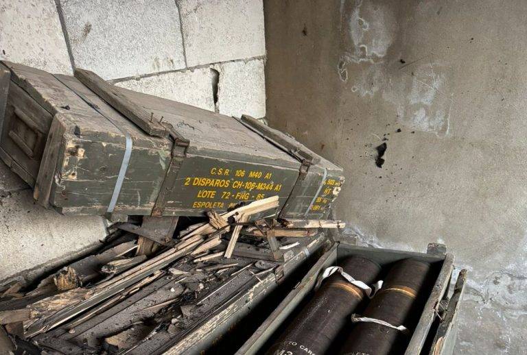 FOTOGRAFÍA. SUR DEL LÍBANO (LÍBANO), 16 DE OCTUBRE DE 2024. Las Fuerzas de Defensa de Israel (FDI) siguen incautando armamentos del grupo terrorista nazis fascista chií islamista libanés Hezbolá (Hezbollah) día a día en el sur del Líbano. De acuerdo con las informaciones de las FDI a la prensa, "la acumulación de armamentos sin precedentes en el sur del Líbano, sucedió durante los últimos 24 años, aún cuando los cascos azules intentaron evitarlo". Fuerzas de Defensa de Israel (FDI)/Roni Kaplan/Lasvocesdelpueblo (Ñ Pueblo)