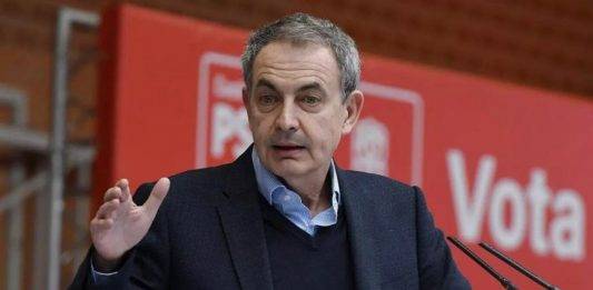 FOTOGRAFÍA. LEÓN (ESPAÑA), 06.02.2022. Zapatero: Puigdemont no puede ingresar en prisión. El ex vicesecretario general del PSOE y expresidente de Gobierno de España, José Rodríguez Zapatero, conocido como "ZP", reaparece en campaña electoral de los comicios del 13-F en Castilla y león en un mitin en León donde ha carga fuerte contra el 'cinismo' de una ¡derecha' (VOX y PP), que «son lo mismo» y van «ahora llorando las las esquinas» después de meter un «gol en propia meta» en la votación de la convalidación de la Reforma Laboral y acusan ahora el árbitro, la presidente del Congreso de los Diputados, por no ayudarlos a rectificar su «error». Efe