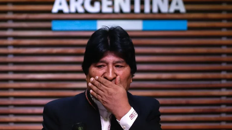 FOTOGRAFÍA. BUENOS AIRES (REPÚBLICA DE ARGENTINA), 21 DE FEBRERO DE 2021. El ex presidente de Bolivia, Juan Evo Morales Ayma (Evo Morales) (2006-2019), hablando durante una rueda de prensa en Buenos Aires (Argentina), tras huir de Bolivia donde tras atacar la democracia ha huido a Argentina donde goza de la amistad de los comunistas kirchneristas del ultra Alberto Fernández, ante graves acusaciones que pesaban sobre él, entre ellas corrupción, fraude electoral y persecución política de opositores. Efe