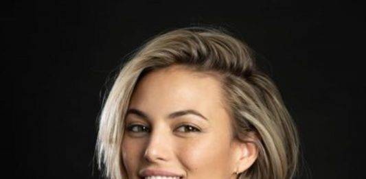 FOTOGRAFÍA. MADRID (REINO DE ESPAÑA), 24 DE OCTUBRE DE 2024. La joven actriz española de teatro, cine y televisión y presentadora, Elisa Mouliaá Ruiz de Elvira (1989), de 35 años, en una imagen de su cuenta en la red social X donde hoy ha denuncia que: "Hola, yo soy víctima de acoso sexual por parte de Iñigo Errejón y quiero denunciarlo". El denunciado Íñigo Errejón Galván es el destacado líder progresista feminista de las ultraizquierdas progresistas e internacional socialista en España, además de ser el portavoz del Grupo Parlamentario de las izquierdas radicales en el Congreso de los Diputados, líder y fundador del partido ultra de la Comunidad de Madrid, Más Madrid, y cofundador del principal partido de las ultraizquierdas en españa, Podemos. Lasvocesdelpueblo (Ñ Pueblo)