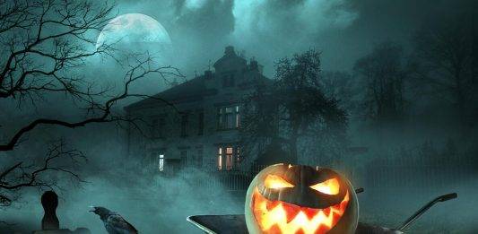 PARACUELLOS JARAMA (COMUNIDAD DE MADRID) REINO DE ESPAÑA. Fondo de pantalla de Halloween con calabaza malvada. Paracuellos de Jarama va a celebrar esta noche "el Halloween más espectacular" de la Comunidad de Madrid, con una serie de encuentros organizados tanto por los vecinos como por los comercios y el Ayuntamiento -aunque el Consistorio ha anulado los pasajes municipales por los días de luto debido a la Depresión Aislada en Niveles Altos (DANA) de las últimas jornadas-, con la previsión de recibir a 3.000 visitantes de fuera, un 60 por ciento más que en 2023. Imagen creada por Freepik/Lasvocesdelpueblo (Ñ Pueblo)