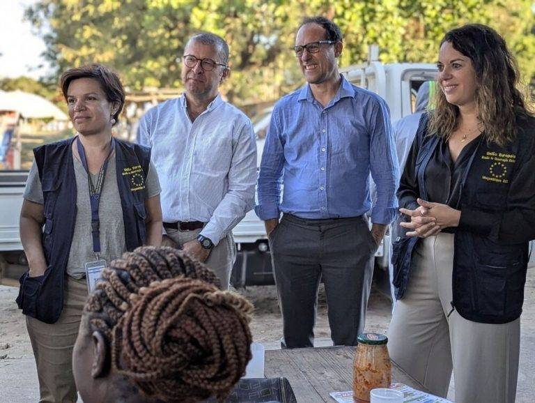 FOTOGRAFÍA. MAPUTO (MOZAMBIQUE) CONTINENTE AFRICANO, 11 DE OCTUBRE DE 2024. La eurodiputada del Grupo Parlamentario del Partido Socialista y jefa de la Misión de Observación de la Unión Europea para estas elecciones, Laura Ballarín Cereza (d), ha ofrecido este viernes una rueda de prensa en Maputo (Mozambique), con los resultados preliminares de los comicios celebrados el pasado miércoles 9 de octubre de 2024. La eurodiputada dirige esta misión, organizada por invitación de las autoridades de Mozambique. En ella participan 179 observadores de 24 Estados miembros de la UE, y otros países como Canadá, Noruega y Suiza. Lasvocesdelpueblo (Ñ Pueblo)