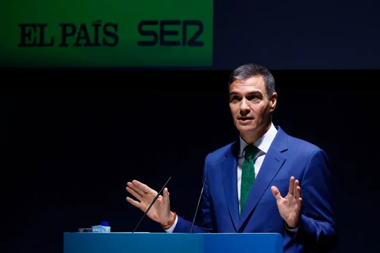 FOTOGRAFÍA. BARCELONA (REINO DE ESPAÑA), 14 DE OCTUBRE DE 2024. En la inauguración del foro internacional World In Progress, organizado por el Grupo Prisa en Barcelona, el presidente del Gobierno y líder del PSOE, Pedro Sánchez Pérez-Castejón, ha denunciado que la desinformación "envenena el espacio público, divide las sociedades y polariza el debate público". Efe