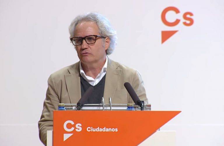 FOTOGRAFÍA. CIUDAD REAL (REINO DE ESPAÑA), 27 DE OCTUBRE DE 2024. Ciutadans Partit de Ciutadanía Ciudadanos (Cs) celebró el acto de clausura de su VII Asamblea en Ciudad Real, un evento clave en el que se renovaron los compromisos del partido y se presentaron nuevas propuestas para el futuro; una acuerdo, señalaron fuentes naranjas, para "construir" una alternativa al al bloque (fango mentira inacción), en referencia al bipartidismo Partido Popular (PP) y Partido Socialista Obrero Español (PSOE). Carlos Pérez-Nievas López de Goicoechea, nuevo secretario general de Ciudadanos, desde ahora. Lasvocesdelpueblo (Ñ Pueblo)