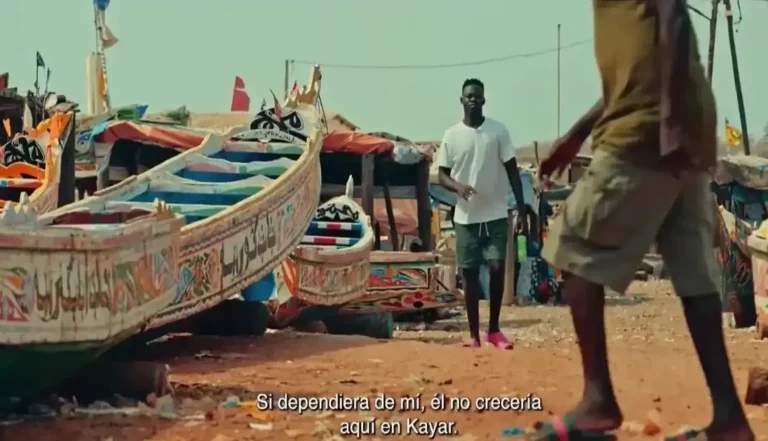 FOTOGRAFÍA. LAS PALMAS DE GRAN CANARIA (REINO DE ESPAÑA), 18 DE OCTUBRE DE 2024. CINE MIGRACIÓN. TRÁILER DEL CORTO DOCUMENTAL 'LOS CAYUCOS DE KAYAR' CORTESÍA DE SELECTED FILMS DISTRIBUTION. "Los cayucos de Kayar", un corto documental contado desde la otra orilla. El actor Thimbo Samb, todo un referente para la juventud de Senegal, acaba de enfrentarse a la experiencia de contarle a su madre que durmió en la calle durante semanas tras llegar en 2006 en cayuco a España, que comió de la basura, que lo detuvieron por ganarse la vida de mantero y, sobre todo, que se siente culpable por los que mueren siguiendo sus pasos. Efe