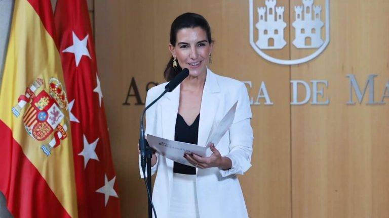 FOTOGRAFÍA. MADRID (REINO DE ESPAÑA), 10 DE OCTUBRE DE 2024. La portavoz de Vox en la Asamblea de Madrid, Rocío Monasterio Martín, ha entregado su acta de diputada en la Asamblea de Madrid y ha decidido dejar la política y rechaza la oferta de su formación de ocuparse únicamente de la portavocía parlamentaria, tras ser relegada ayer de la Presidencia del Comité Ejecutivo Provincial (CEP) de Madrid por la "dirección nacional del partido", a la que acusa de olvidarse de la "democracia interna". Lasvocesdelpueblo (Ñ Pueblo)