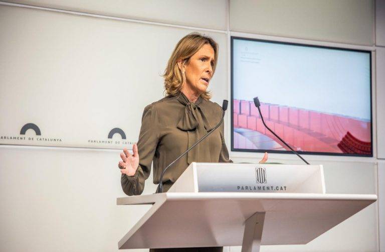 FOTOGRAFÍA. BARCELONA (REINO DE ESPAÑA), 22 DE OCTUBRE DE 2024. La portavoz adjunta del Grupo VOX Parlament de Catalunya, Maria Elisa García Fuster, ha confirmado la negativa de VOX a reunirse con el president del Govern català Salvador Illa Roca, argumentando que su objetivo es transmitir una imagen de moderación y diálogo que consideran «totalmente falsa». «VOX no será cómplice de esta mentira cuando Salvador Illa Roca ha impulsado un cordón sanitario que impide el derecho de participación política de 250.000 catalanes que votaron a VOX". Lasvocesdelpueblo (Ñ Pueblo)