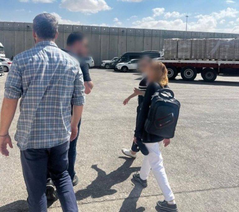 FOTOGRAFÍA. ISRAEL, 03 DE OCTUBRE DE 2024. Las Fuerzas de Defensa de Israel han rescatado a Fawzia Amin Sido, niña yazidí que había sido retenida como esclava sexual en Gaza durante los últimos diez años, y la han devuelto a su familia. Coordinator of Government Activities in the Territories (COGAT)/Lasvocesdelpueblo (Ñ Pueblo)