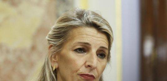 FOTOGRAFÍA. MADRID (REINO DE ESPAÑA), 28/10/2024.- La líder de la coalición electoral feminista y progresista de ideología ultraizquierda SUMAR y vicepresidente del Gobierno de España, Yolanda Díaz Pérez, durante la reunión del grupo parlamentario Sumar este lunes, en el Congreso de los Diputados, tras el terremoto causado por la abrupta marcha del Grupo ultra como portavoz parlamentario de Íñigo Errejón Galván por denuncias de violencia machista, en una jornada en la que la plana mayor de Más Madrid ha comparecido por primera vez para dar explicaciones y ha garantizado que si hubieran sabido que era un agresor habrían ido a denunciarlo a la comisaría, reconociendo que sí sabía que el depredador sexual líder de su partido hacía una "terapia", aunque no ha dicho nada sobre el motivo de la "terapia"; algo muy sorprendente dado que ha llegado a cargar contra Errejón por no pactar el comunicado de su renuncia con ella. En ese Comunicado Errejón deja claro que lleva mucho años en "contradicciones". Efe