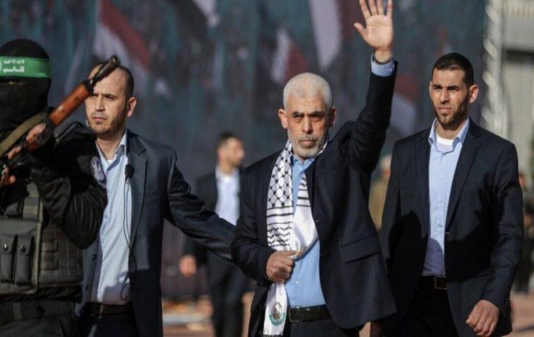 FOTOGRAFÍA. FRANJA DE GAZA (GAZA) PALESTINA, SIN FECHA CONCRETADA, FECHA HECHOS RELACIONADOS, SÁBADO 05 DE OCTUBRE DE 2024. El líder del grupo nazi fascista islamista palestino Hamás ISIS en la Franja de Gaza, Yahya Sinwar (c), con paradero desconocido y sin comunicación alguna con con los terroristas de hamás, desde hace varias semanas. Israel se ha hecho con la Franja de Gaza donde el enemigo fascista nazi antisemita islamista palestino vive como una plaga de ratas de alcantarilla bajo tierra rezando para volver a ver la luz del sol sin ser eliminado mientras Gaza ha vuelto al siglo 20 y el futuro del enemigo en la franja costera gazatí esté absolutamente incierto dado que no entraría en las negociaciones de postguerra, siendo su última esperanza el cautiverio de los al menos 100 rehenes, entre ellos varios rehenes muertos. Gabriel Yerushalmi/Lasvocesdelpueblo (Ñ Pueblo) 