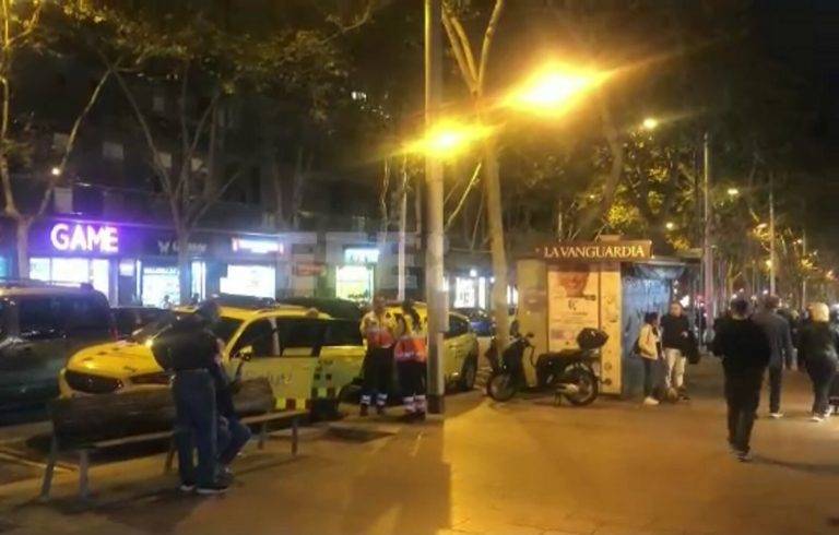 FOTOGRAFÍA. BARCELONA (REINO DE ESPAÑA), 09 D ENOVIEMBRE DE 2024. Barcelona (Cataluña) Reino de España, sábado 9 de noviembre de 2024 (Efe).- Una persona ha perdido esta tarde, por motivos de salud, el control del turismo que conducía y ha atropellado a nueve personas en el Paseo Fabra i Puig de Barcelona, una de las cuales ha resultado herida muy grave y otras cuatro graves. Captura vídeo incidente/Lasvocesdelpueblo (Ñ Pueblo)