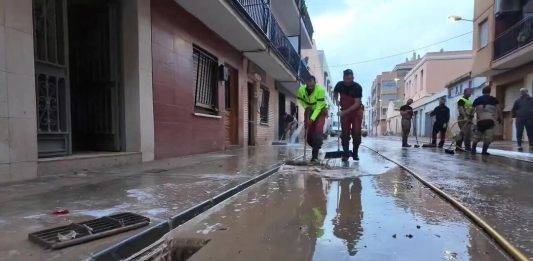 FOTOGRAFÍA. PAIPORTA (VALENCIA) COMUNIDAD VALENCIANA (REINO DE ESPAÑA), 17 DE NOVIEMBRE DE 2024. El Ayuntamiento de Paiporta, uno de los municipios valencianos más afectados por la dana, ha pedido a sus vecinos que no intervengan "por cuenta propia" en la apertura de sótanos y garajes, y ha recordado que ya están actuando en ello efectivos de Bomberos y de la Unidad Militar de Emergencias (UME). captura vídeo Ayuntamiento Paiporta/Lasvocesdelpueblo (Ñ Pueblo)
