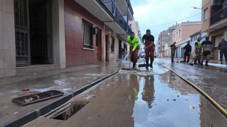 FOTOGRAFÍA. PAIPORTA (VALENCIA) COMUNIDAD VALENCIANA (REINO DE ESPAÑA), 17 DE NOVIEMBRE DE 2024. El Ayuntamiento de Paiporta, uno de los municipios valencianos más afectados por la dana, ha pedido a sus vecinos que no intervengan "por cuenta propia" en la apertura de sótanos y garajes, y ha recordado que ya están actuando en ello efectivos de Bomberos y de la Unidad Militar de Emergencias (UME). captura vídeo Ayuntamiento Paiporta/Lasvocesdelpueblo (Ñ Pueblo)