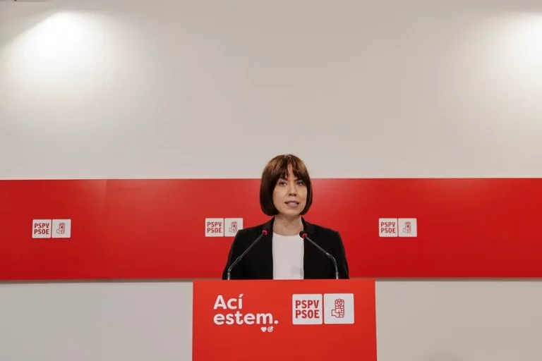 FOTOGRAFÍA. VALENCIA (COMUNIDAD VALENCIANA) REINO DE ESPAÑA, 16 DE NOVIEMBRE DE 2024. La ministra socialista Morant rectifica: No estoy diciendo que Feijóo sea Hitler. La secretaria general del PSPV-PSOE y ministra de Ciencia, Innovación y Universidades del Gobierno de España, Diana Morant Ripoll durante una comparecencia institucional en la sede del partido en València, este viernes, tras finalizar la comparecencia de Carlos Mazón Guixot (PP) sobre la gestión de la dana en el pleno de Les Corts Valencianes para rendir cuentas de lo que hizo el 29 de octubre y la remodelación de la estructura de su gobierno para adaptarla a la reconstrucción. Efe