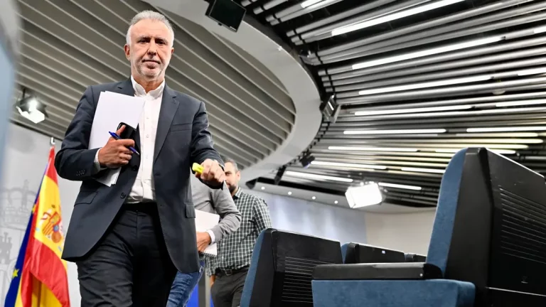 FOTOGRAFÍA. MADRID (REINO DE ESPAÑA), 03 DE NOVIEMBRE DE 2024. El ministro de Poliítica Territorial, Ángel Víctor Torres, durante la rueda de prensa ofrecida tras participar en el comité de crisis para el seguimiento de los efectos de la Depresión Aislada en Niveles Altos (DANA), este domingo en el Palacio de La Moncloa. Efe