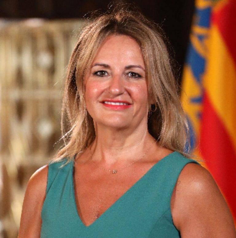 FOTOGRAFÍA. VALENCIA (COMUNIDAD VALENCIANA) REINO DE ESPAÑA, 18 DE NOVIEMBRE DE 2024. La consellera de Innovación del Govern de la Generalitat Valenciana -XI legislatura (26/06/2023) por el Partido Popular- y presidente de Feria Valencia, Nuria Montes de Diego, ha pedido perdón por la falta de empatía y de sensibilidad de las palabras que ha pronunciado en el recinto que custodia los primeros cuerpos de las personas fallecidas por la Depresión Aislada en Niveles Altos (DANA) o (gota fría). Generalitat Valenciana/Lasvocesdelpueblo (Ñ Pueblo)