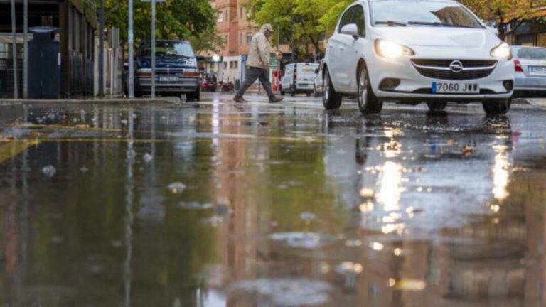 FOTOGRAFÍA. GRANADA (REINO DE ESPAÑA, 29 DE OCTUBRE DE 2024. FECHA HECHOS RELACIONADOS, 12 DE NOVIEMBRE DE 2024. El Ayuntamiento de Granada ha activado el Plan Territorial de Emergencias con efecto inmediato en fase de Preemergencia por inundaciones ante el aviso naranja por fuertes lluvias. Efe