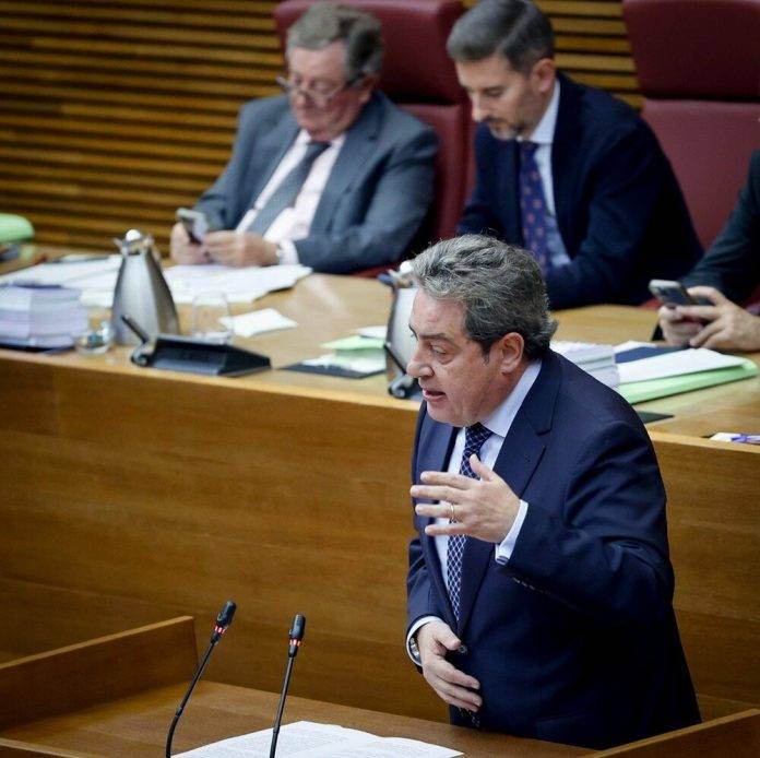 El portavoz del Grupo Parlamentario de VOX en les Corts Valencianes (Parlamento autonómico de la Comunidad autónoma Valenciana), José María Llanos Pitarch (1) FOTOGRAFÍA. VALENCIA (REINO DE ESPAÑA), 08 DE NOVIEMBRE DE 2024. El portavoz del Grupo Parlamentario de VOX en les Corts Valencianes (Parlamento autonómico de la Comunidad autónoma Valenciana), José María Llanos Pitarch, ha valorado este viernes la gestión de los efectos apocalípticos de la Depresión Aislada en Niveles Altos (DANA) o (gota fría), que azotó el Reino de España los días martes 29 y miércoles 30 de octubre de 2024, principalmente en Castilla-La Mancha, Andalucía y Comunidad Valenciana, con 'zona cero' (epicentro) en la provincia de Valencia. Lasvocesdelpueblo (Ñ Pueblo)