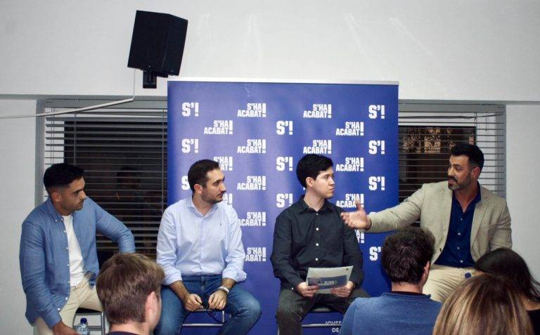 FOTOGRAFÍA. BARCELONA (REINO DE ESPAÑA), 19 DE NOVIEMBRE DE 2024. La organización juvenil española S'ha Acabat! (S!) reúne a los reresentantes locales en su sede de Barcelona. La jornada contó con la participación del concejal de Ciutadans en Santa Perpètua de Mogoda, Kevin Romero; el diputado en el Parlament por el Partit Popular de Catalunya y concejal en Mataró, Cristian Escribano; y el concejal de Vox en Cubelles, Jorge Mena. El acto fue moderado por Ignacio Abella, quien guió el debate hacia temas clave que afectan a la ciudadanía y, de manera especial, a la juventud. Lasvocesdelpueblo (Ñ Pueblo) 