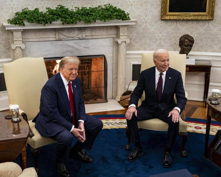FOTOGRAFÍA. WASHINGTON (ESTADOS UNIDOS DE AMÉRICA), 13 DE NOVIEMBRE DE 2024. El presidente de EE. UU., Joe Biden (d), y el presidente electo, Donald Trump (i), durante una reunión en la Oficina Oval de la Casa Blanca en Washington, DC, EE. UU., el 13 de noviembre de 2024. Efe