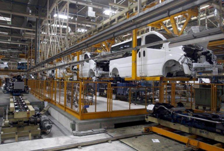 La antigua planta de Nissan en Barcelona (Ebro Factory) se reactiva con el ensamblaje del primer modelo de la marca Ebro «S700»; un «SUV» todocamino
