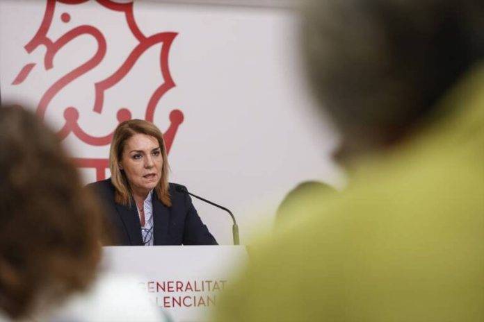 FOTOGRAFÍA. VALENCIA (COMUNIDAD VALENCIANA) REINO DE ESPAÑA, 18 DE NOVIEMBRE DE 2024. La vicepresidente y nueva portavoz del gobierno de la Comunidad Valenciana, Susana Camarero Benítez, ha considerado que el PSPV-PSOE y Compromís quizá deberían "bajar más al barro" para hablar con los afectados por la Depresión Aislada en Niveles Altos (DANA) o (gota fría) en lugar de estar "en el tacticismo electoral" de plantear mociones de censura o dimisiones. Efe
