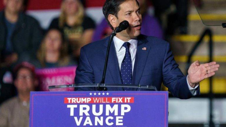 FOTOGRAFÍA. READING (PENSILVANIA) ESTADOS UNIDOS DE AMÉRICA, 04 DE NOVIEMBRE DE 2024. campaña Electoral Elecciones Presidenciales Estados Unidos 2024. En la imagen, el senador por Florida de origen cubano Marco Antonio Rubio (Marco Rubio) en un mitin en Reading, Pensilvania, EE. UU., el 4 de noviembre de 2024. Efe