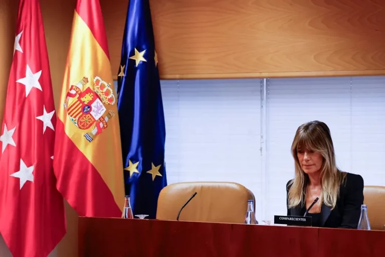 FOTOGRAFÍA. MADRID (COMUNIDAD DE MADRID) REINO DE ESPAÑA, 13 DE NOVIEMBRE DE 2024. María Begoña Gómez Fernández (Begoña Gómez), esposa del presidente del gobierno Pedro Sánchez, comparece en la primera sesión de la comisión de investigación de la cámara madrileña. Efe