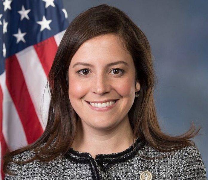 FOTOGRAFÍA. NUEVA YORK (ESTADOS UNIDOS DE AMÉRICA), FECHA NO CONCRETADA, FECHA HECHOS RELACIONADOS, 11 DE NOVIEMBRE DE 2024. Nombramiento de la congresista Elise Stefanik (en la imagen) como embajadora de los Estados Unidos de América ante las Naciones Unidas, por parte del electo y expresidente de los Estados Unidos de América, Donald John Trump. "Elise es un miembro de alto rango del Comité de Servicios Armados de la Cámara de Representantes, del Comité de Inteligencia de la Cámara de Representantes y lideró la lucha contra el antisemitismo en los campus universitarios", dije el comunicado del nombramiento. Por su parte, al La Coalición Judía Republicana es una voz republicana en la comunidad judía y una voz de los judíos estadounidenses en el Partido Republicano, en sus siglas en inglés (RJC), ha asegurado que "el Republican Jewish Coalition (RJC) aplaude con entusiasmo la brillante elección del presidente Donald J. Trump de la presidenta de la Conferencia Republicana de la Cámara de Representantes, Elise Stefanik, como embajadora de Estados Unidos ante las Naciones Unidas". "Confiamos en que la presidenta Stefanik introducirá rápidamente reformas muy necesarias en las Naciones Unidas, defenderá a Estados Unidos y a nuestro aliado Israel en la arena internacional y será una voz fuerte contra las dictaduras y los terroristas. Como demostró en la Cámara de Representantes, no hay nadie mejor que Elise Stefanik para combatir la podredumbre del antisemitismo, exigir cuentas a Irán y ayudar a restablecer el liderazgo estadounidense en el escenario mundial con la paz a través de la fuerza". RJC/Lasvocesdelpueblo (Ñ Pueblo)