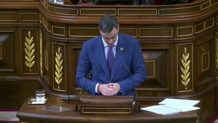 FOTOGRAFÍA. MADRID (REINO DE ESPAÑA), 27 DE NOVIEMBRE DE 2024. El presidente del Gobierno, Pedro Sánchez, durante su comparecencia este miércoles en el Congreso para informar de la gestión de la dana, en un pleno con el que se cierra la ronda de explicaciones que los miembros del Ejecutivo han ofrecido en la Cámara Baja sobre la catástrofe. Efe