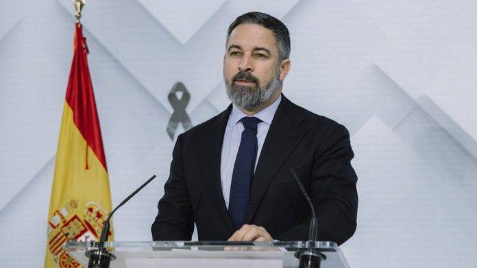 FOTOGRAFÍA. MADRID (REINO DE ESPAÑA), 06 DE NOVIEMBRE DE 2024 (Efe). El presidente de Vox, Santiago Abascal Conde, registrado este miércoles durante una declaración institucional de su formación sobre la gestión de los efectos devastadores de la Depresión Aislada en Niveles Altos (DANA) o (gota fría) del martes y miércoles del pasado fin de mes de octubre en la provincia de Valencia, también en Andalucía y Castilla-La Mancha. El líder opositor español ha anunciado una querella contra los responsables de la tragedia que ya a cobrado la vida de más de 200 personas y 1.900 desaparecidos (llamadas de familiares): El Gobierno de España, la Aemet y Confederación Hidrográfica. Lasvocesdelpueblo (Ñ Pueblo)